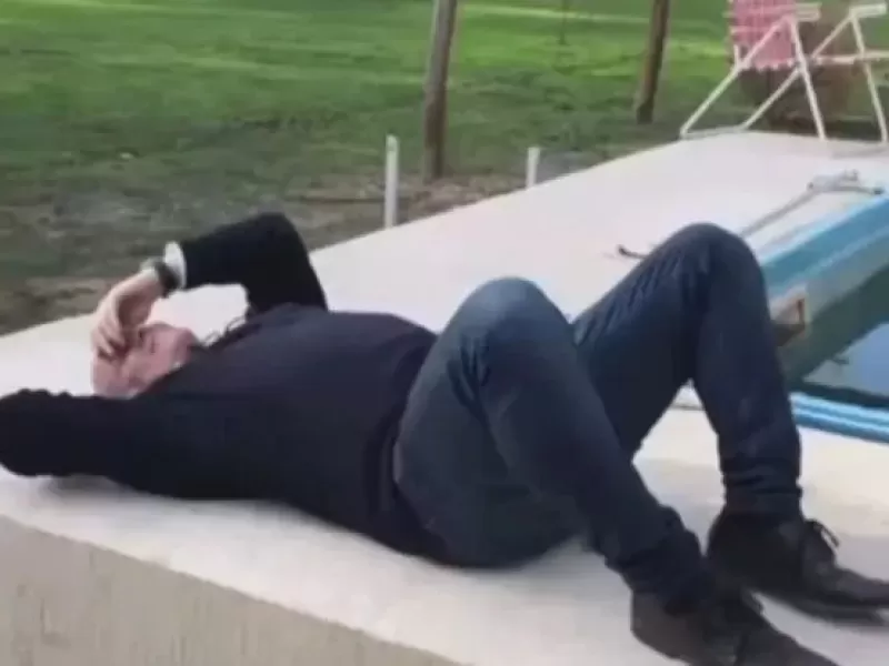Se viralizaron imágenes de José Luis Espert tomando sol en la casa de Fred Machado