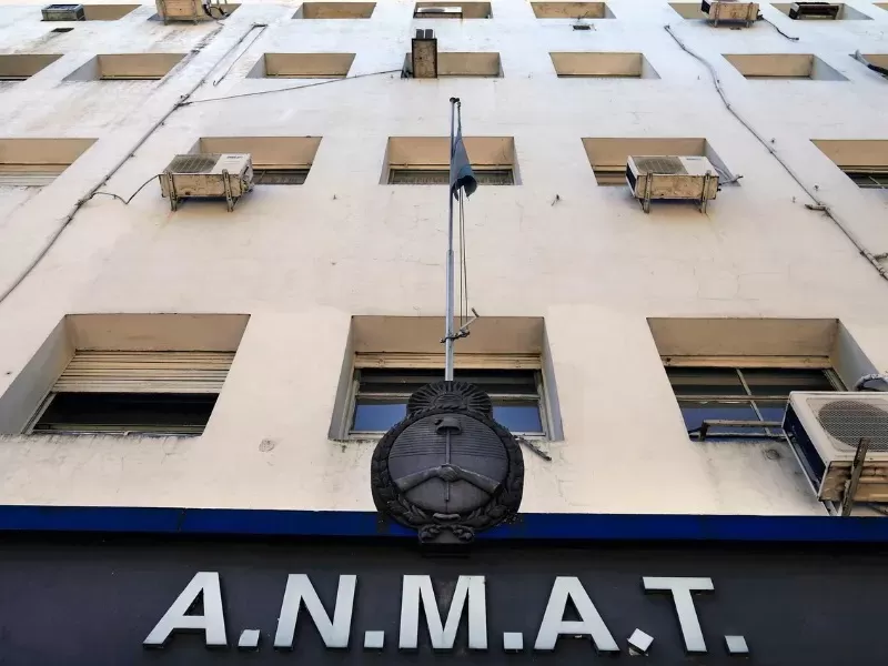 Allanaron la sede central de la ANMAT por la causa del fentanilo